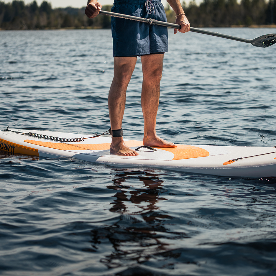 Crivit SUP-bräda på en sjö.