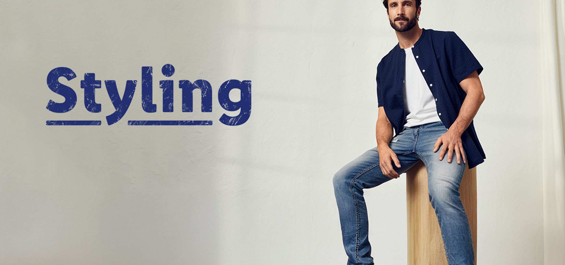 Estilo com jeans e camisa.