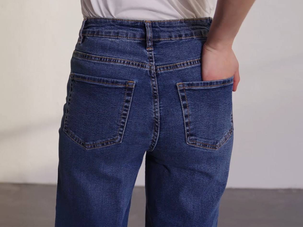 BlĂĄ jeans.
